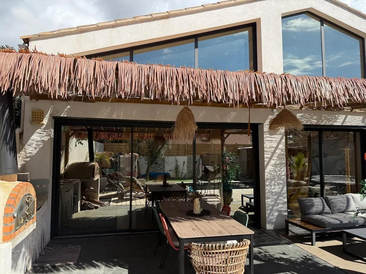 Jolie Villa Bali-Style Marseille France