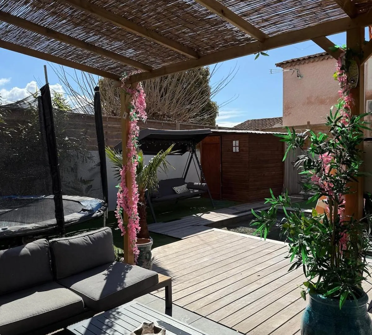 Jolie Villa Bali-Style Marseille France